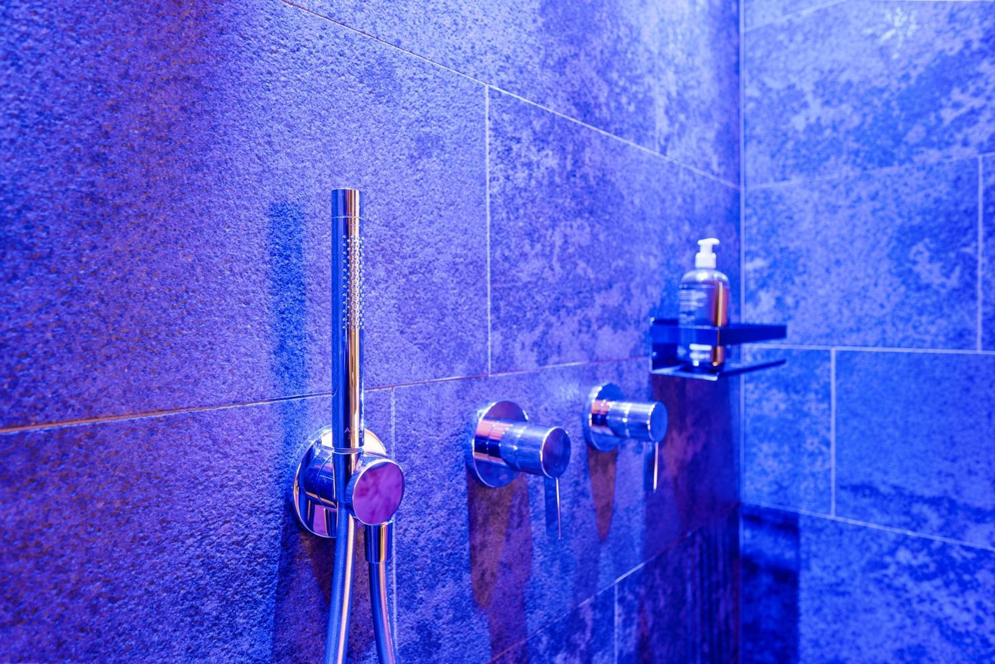 New Opening "Sissi Chalets" - Unique Luxury Hideaway With Mountain View & Sauna Mendola ภายนอก รูปภาพ